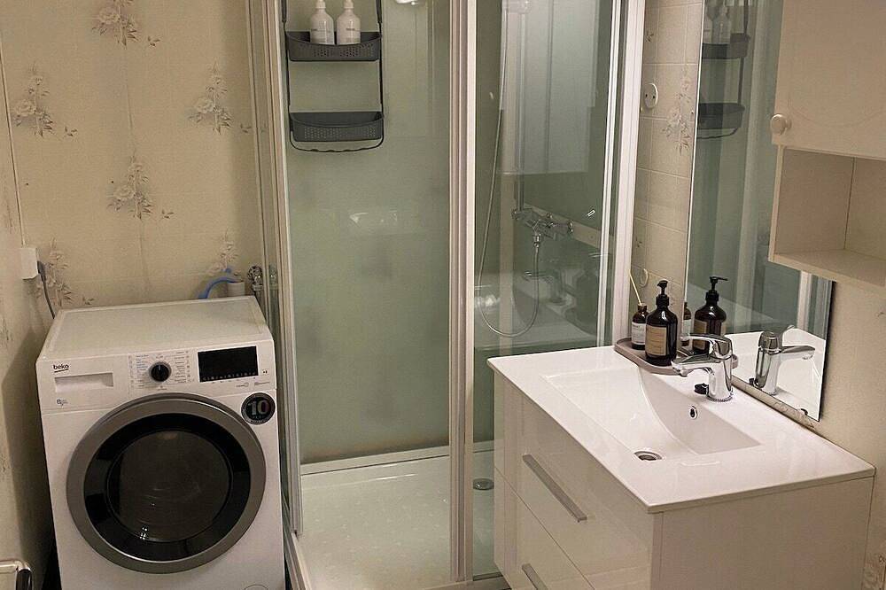 Big central house with a view, free parking(E31) in Narvik