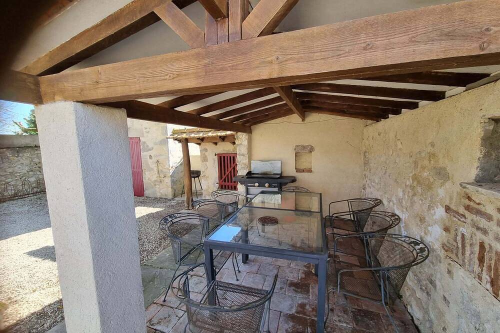 Stone house in Charroux (Auvergne), Allier
