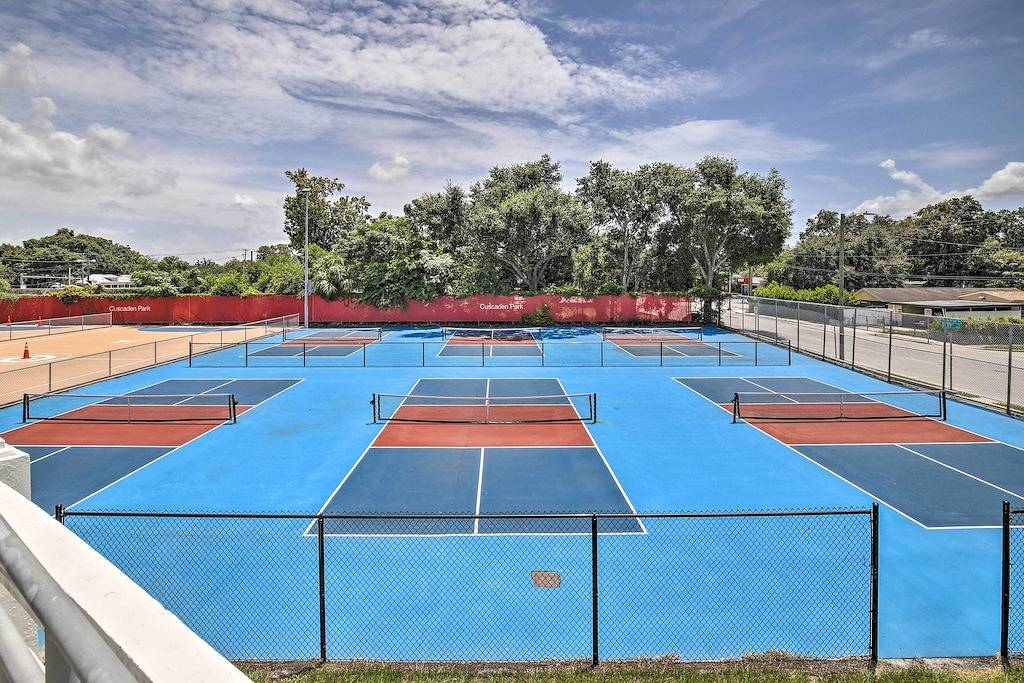 Ganze Wohnung, Updated Ybor City Duplex ~ 1/2 Mi to Seventh Ave! in Ybor City, Tampa