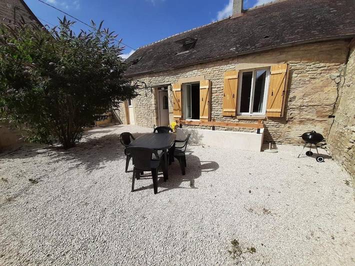 Location de vacances pour 4 personnes, avec Terrasse ainsi que Jardin et Vue à Étivey