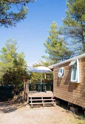 Mobil home pour 2 personnes, avec bassin pour enfant et piscine à Orgone