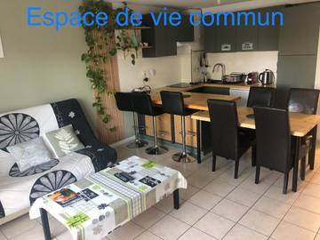 Gîte pour 2 personnes, avec jardin ainsi que vue et terrasse à Biganos