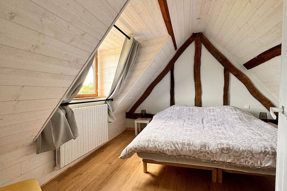 Le Logis De Saint Hilaire in Ferrières-Saint-Hilaire, Región de Bernay