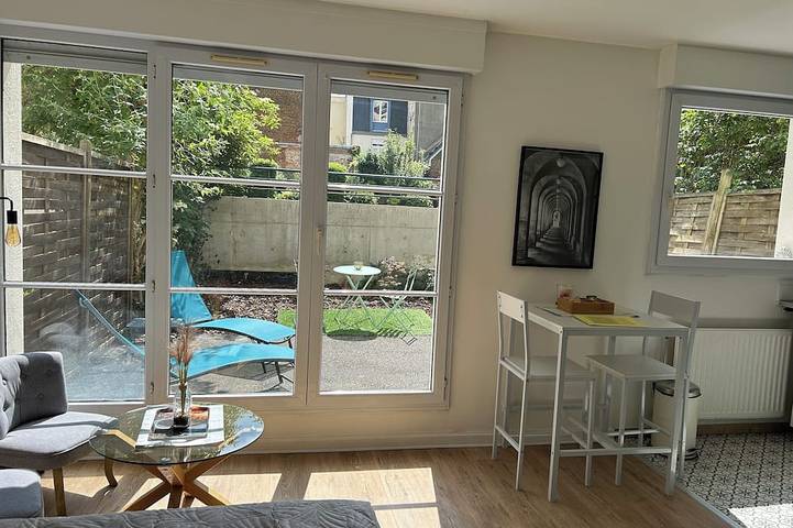 Apartamento entero, La Pléïade Dorée - Hyper Centre, Avec Cours Privative. Animaux Acceptés ! in Amiens, Región de Amiens