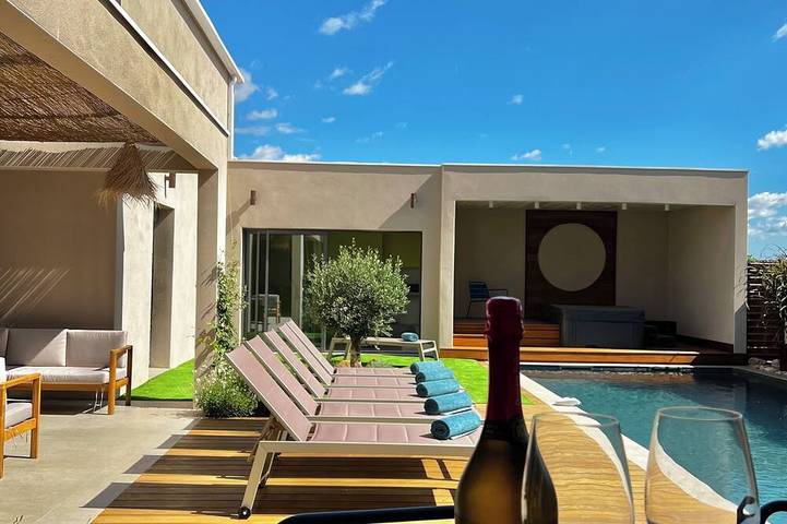 Maison de vacances pour 15 personnes, avec jacuzzi à Magalas