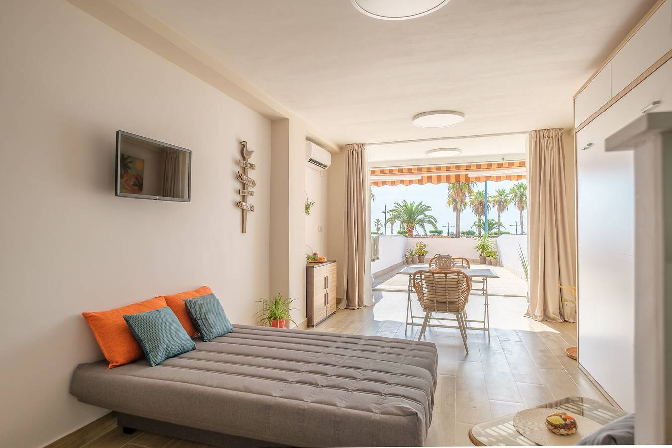 Estudio entero, Apartamento estudio 'Estudio En Peñíscola' con vistas al mar, piscina compartida y Wi-Fi in Peñíscola, Costa del Azahar