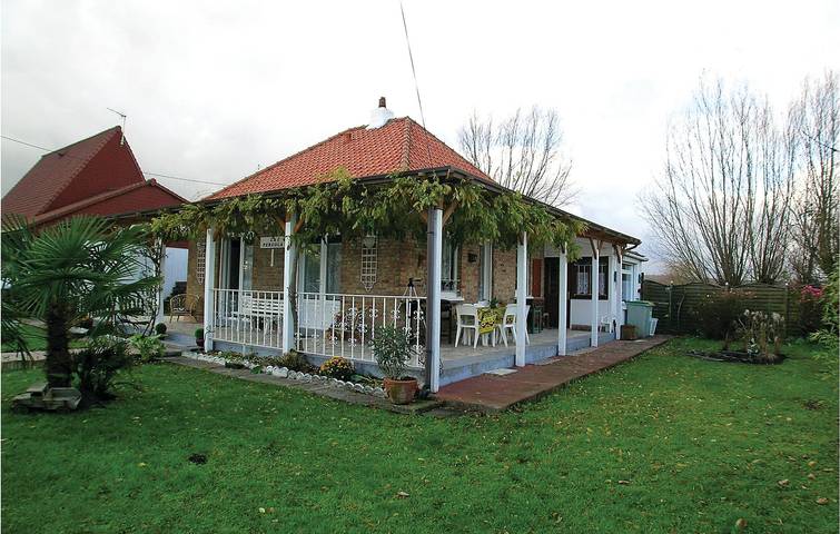Acogedor apartamento con vistas al jardín y al río in Houlle, Región de Saint-Omer