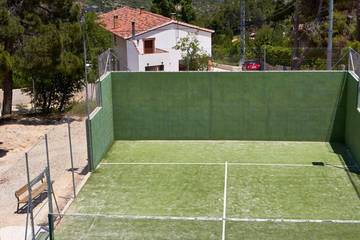 Casa rural para 8 personas, con piscina y piscina para niños además de jardín y vistas en Yeste