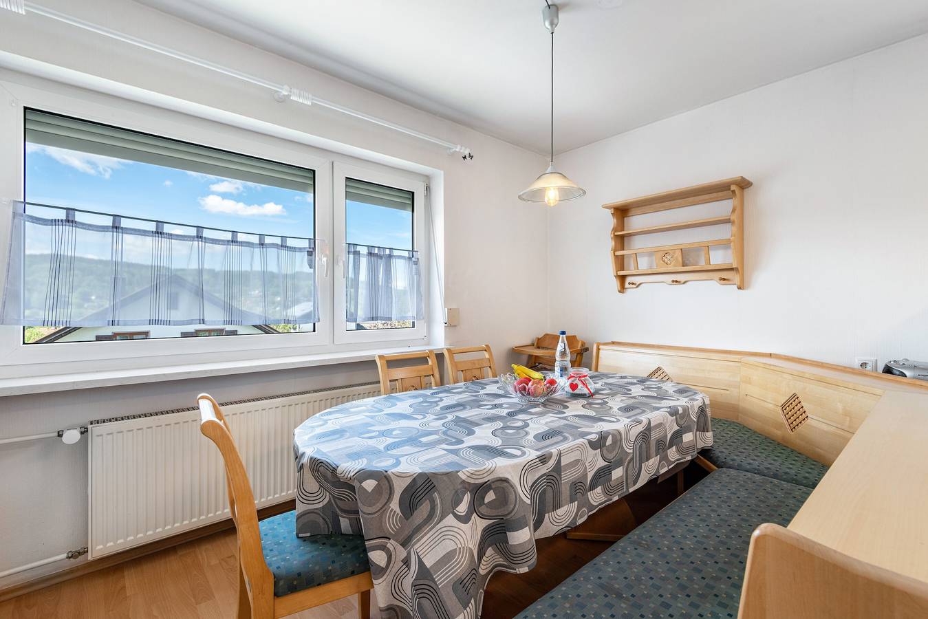 Apartamento inteiro, Apartamento 'Fewo Arber até 10 P, Vista Montanha' com Varanda, Vista Montanha e Wi-Fi in Frauenau, Šumava Mountains