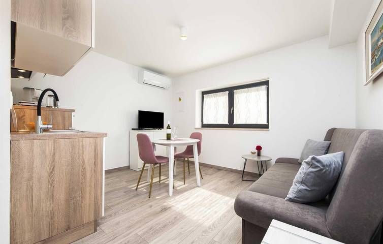 Appartement de vacances entier, Appartement confortable avec terrasse, près de la plage et parking gratuit in Rovinj (Istria), Rovinj