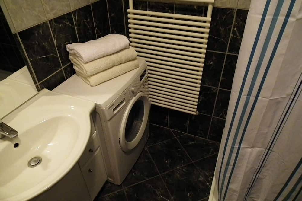 Ganze Wohnung, 2- 1/2 Zi Dachterras.-Whg Klima Internet 1a-Lage Zentrum Heviz 50m zum Ther.See in Heviz, Keszthely und Umgebung