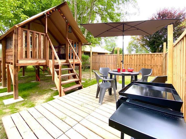 Tente pour 2 personnes, avec bassin pour enfant dans le Lot - 4