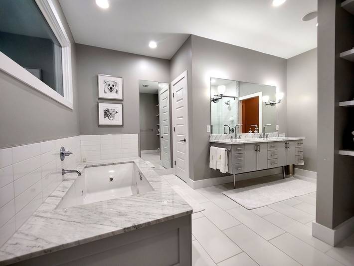 Vacation rental for 5 people, with hot tub and yard in Uptown