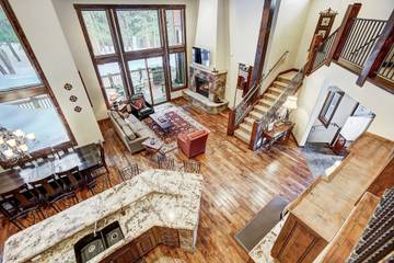 Vacation Rental for 10 Guests in Blue River, Summit County, Picture 1
