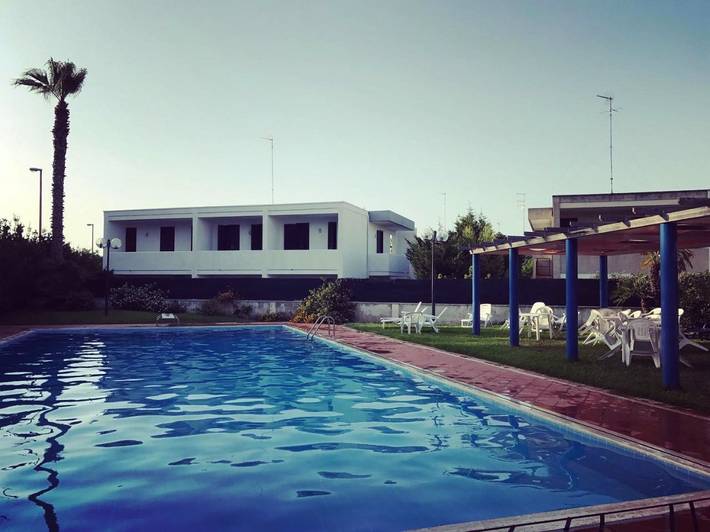Appart’hôtel pour 7 personnes, avec Balcon et Terrasse ainsi que Jardin et Piscine