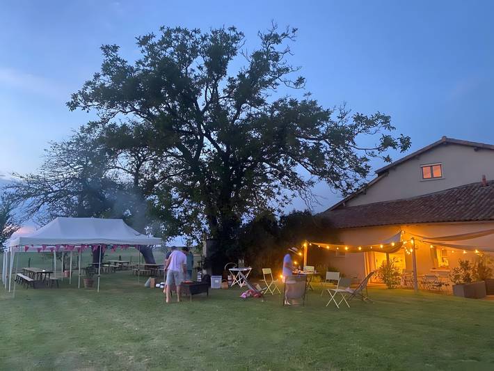 Gîte pour 14 personnes, avec Jardin à Civrieux (Ain)