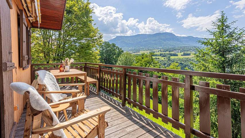 Chalet pour 4 personnes, avec balcon ainsi que jardin et vue