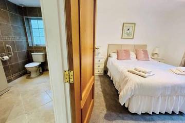 Holiday Home for 4 People in Pembroke, Pembrokeshire, Photo 2