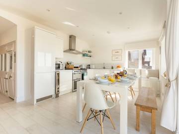 Holiday Rental for 9 People in Havant, Hampshire, Photo 1