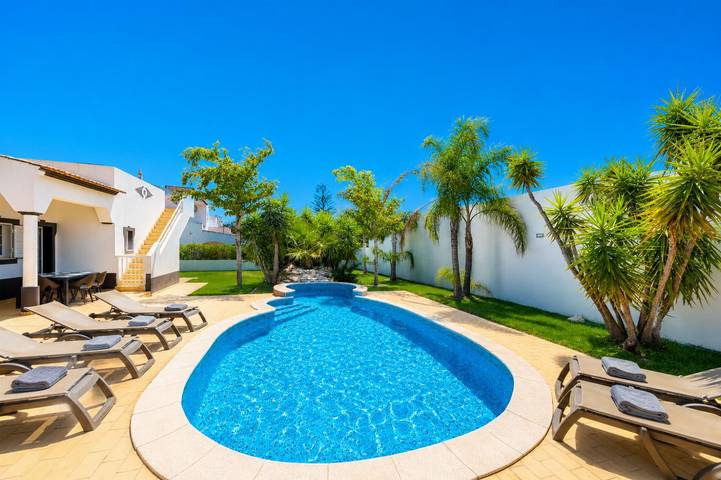 Casa Amendoeira Large Private Pool, WiFi in Guia, Faro Distrikt