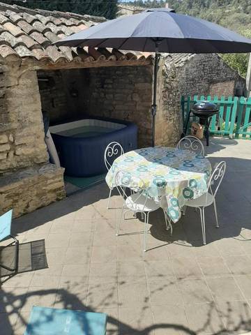 Gîte pour 4 personnes, avec jacuzzi et terrasse à Goult