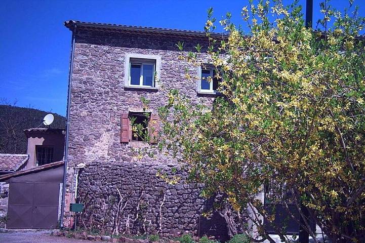 Gîte pour 4 personnes, avec jardin, animaux acceptés à Corbès