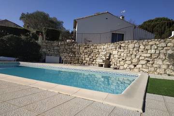 Location de vacances pour 6 personnes, avec jardin et terrasse à Pailhès