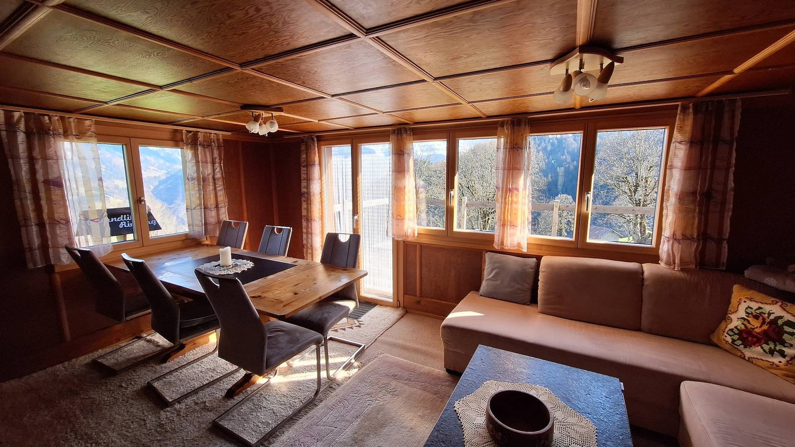 Entire holiday apartment, Beautiful holiday flat in an old farmhouse in Glarus Süd, Canton of Glarus