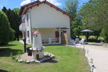 Gîte pour 8 personnes, avec terrasse et jardin à Issigeac