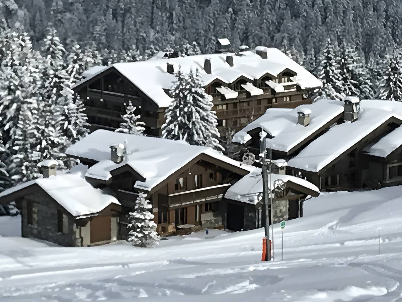 Apartamento entero, Apartamento 'Ski In-out Courchevel 1650' con vistas a la montaña, balcón y Wi-Fi in Courchevel 1650 (Moriond), Saint-Bon-Tarentaise