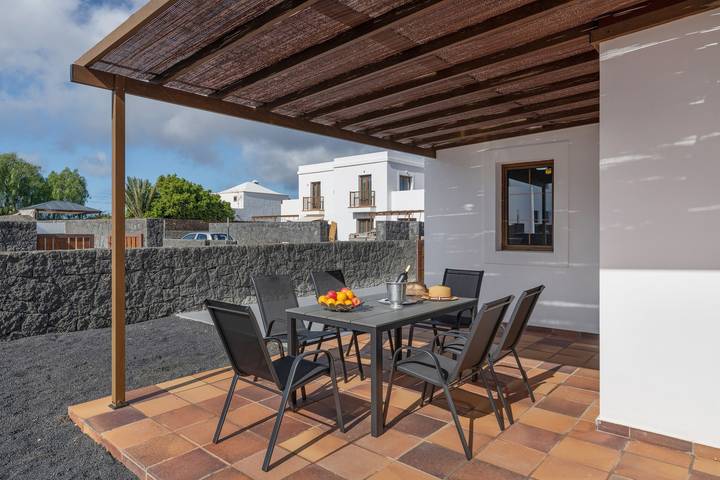 Ferienhaus 'Casa Fama' mit privatem beheiztem Pool in Yaiza, Timanfaya