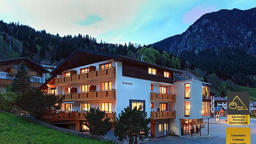 Vacation apartment for 6 people, with yard and sauna, kid friendly in Brandnertal