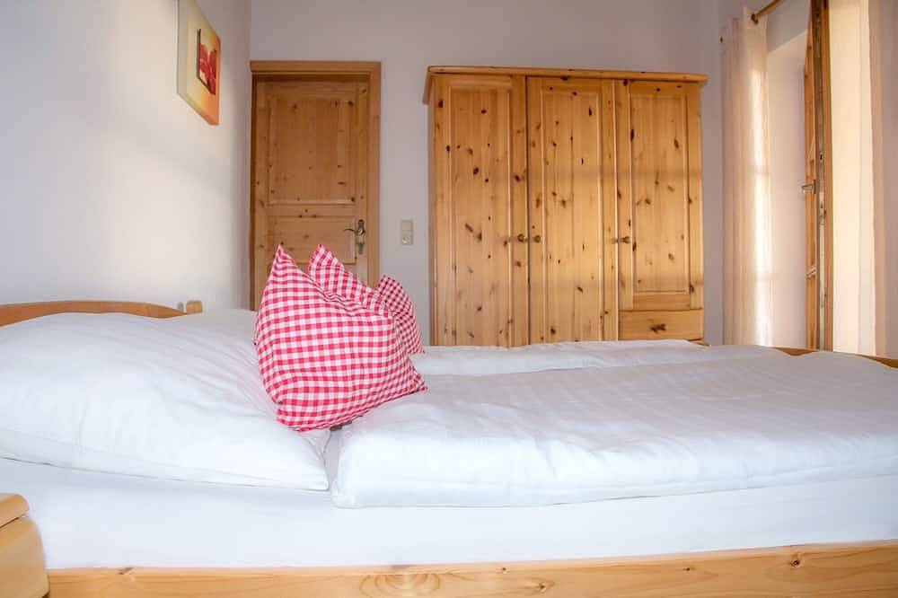 Ganze Wohnung, Freistehendes Ferienhaus mit drei Schlafzimmern und Balkon in Büchelberg, Windorf