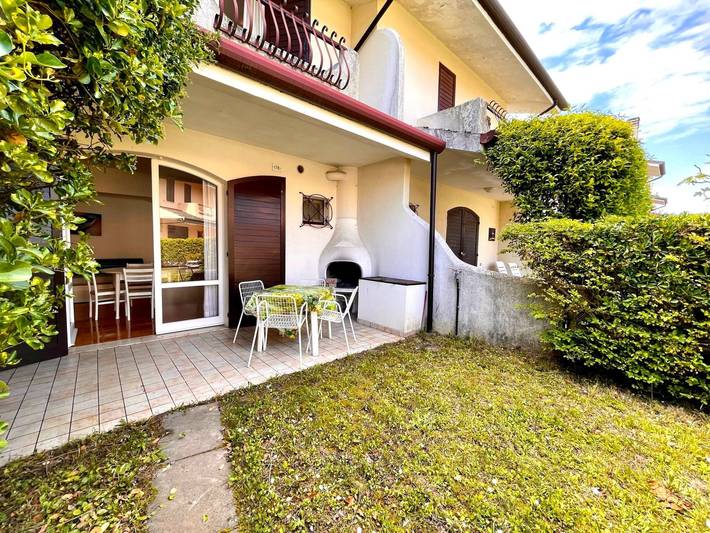 Villa für 6 Personen, mit Balkon/Terrasse und Garten