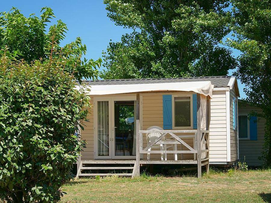 Flower Camping Les Paludiers - Mobilhome 4 personnes - Mobil-home Standard 27m² (2 chambres) + Tv + terrasse semi-couverte 18m² in Batz-sur-Mer, Côte d'Amour