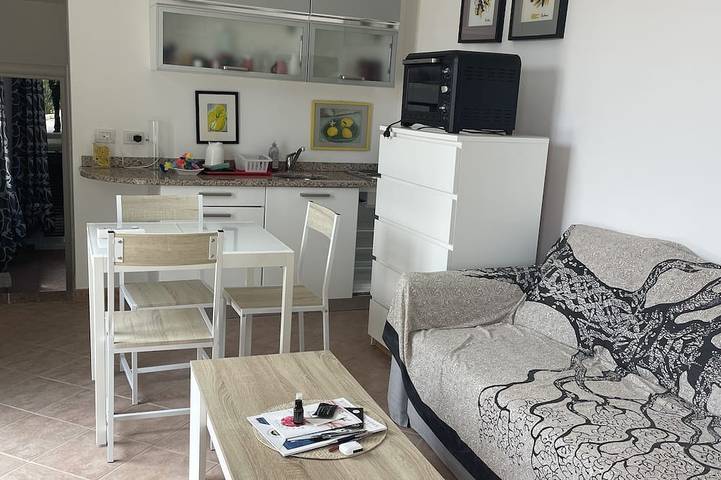 Little house in the hills overlooking the sea. Ideal for young couple in Latte (Ventimiglia), Ventimiglia