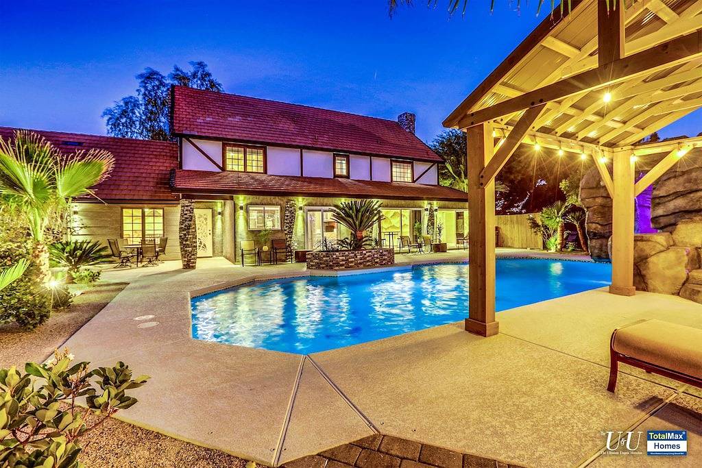 Uu Newly Well-Lit 8Bd/8Ba Villa Near Vegas Strip-3.5mi in Spring Valley (NV), Red Rock Canyon