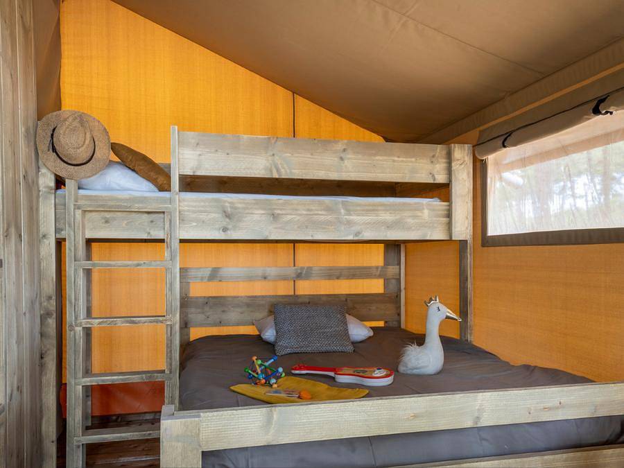 Slow Village Saint-Cybranet - Tente en toile et en bois 5 personnes - Tente Lodge Insolite 2ch in Saint-Cybranet, Périgord Noir