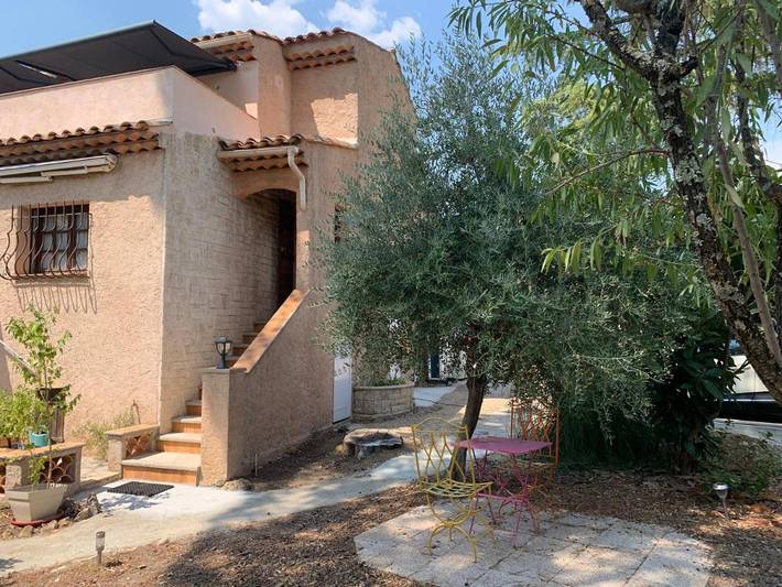 Location de vacances pour 5 personnes, avec Balcon et Terrasse ainsi que Jardin et Vue à Le Val