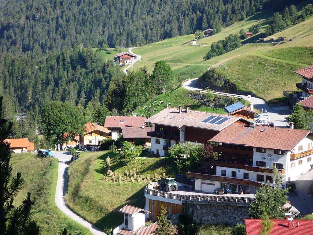 Ganze Ferienwohnung, 85 qm Naturparkchalet,unteres, 2 Schlafzimmer in Gramais, Außerfern