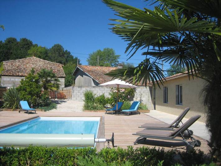 Location de vacances pour 2 personnes, avec piscine ainsi que vue et jardin dans Baignes - 4