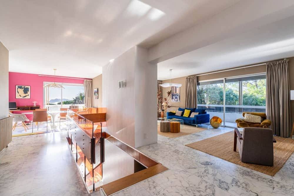 Luxurious sea view villa in prestigious residence in Marseille, Marseille region