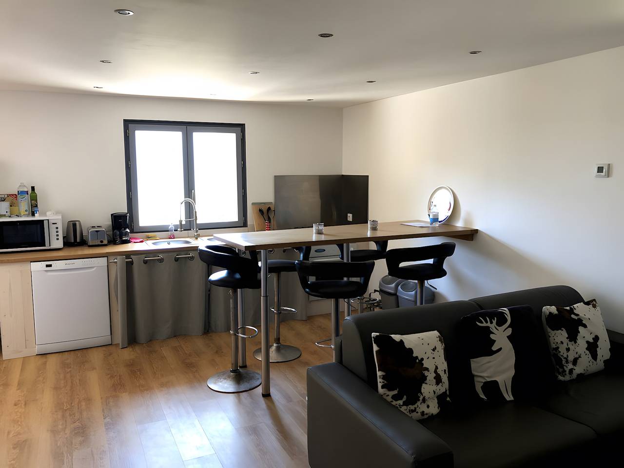 Holiday Home 'Gite Du Barnabas Relais' with Mountain View, Private Terrace and Wi-Fi in Saint-Martin-de-la-Porte, Saint-Jean-de-Maurienne region