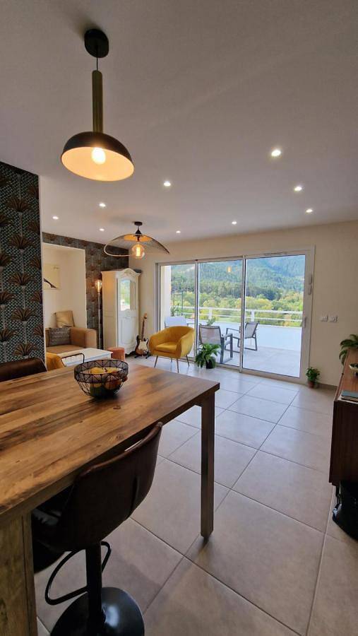 Appartement entier, Three-Bedroom Apartment in Die, Parc naturel régional du Vercors