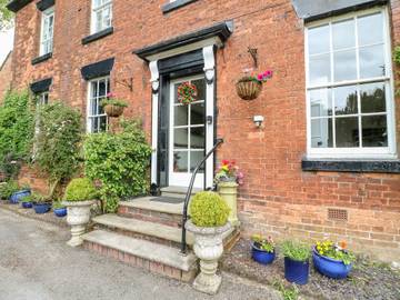 Log Cabin for 9 People in Alton Towers, Staffordshire, Photo 1
