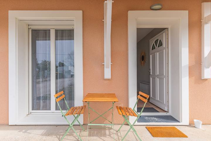 Holiday Home 'Le Pin Franc' with Private Terrace, Private Garden and Wi-Fi in Valeyrac, Lesparre-Médoc Området