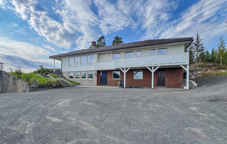 Ferienwohnung für 6 Personen, mit Garten und Seeblick sowie Terrasse in Norwegen