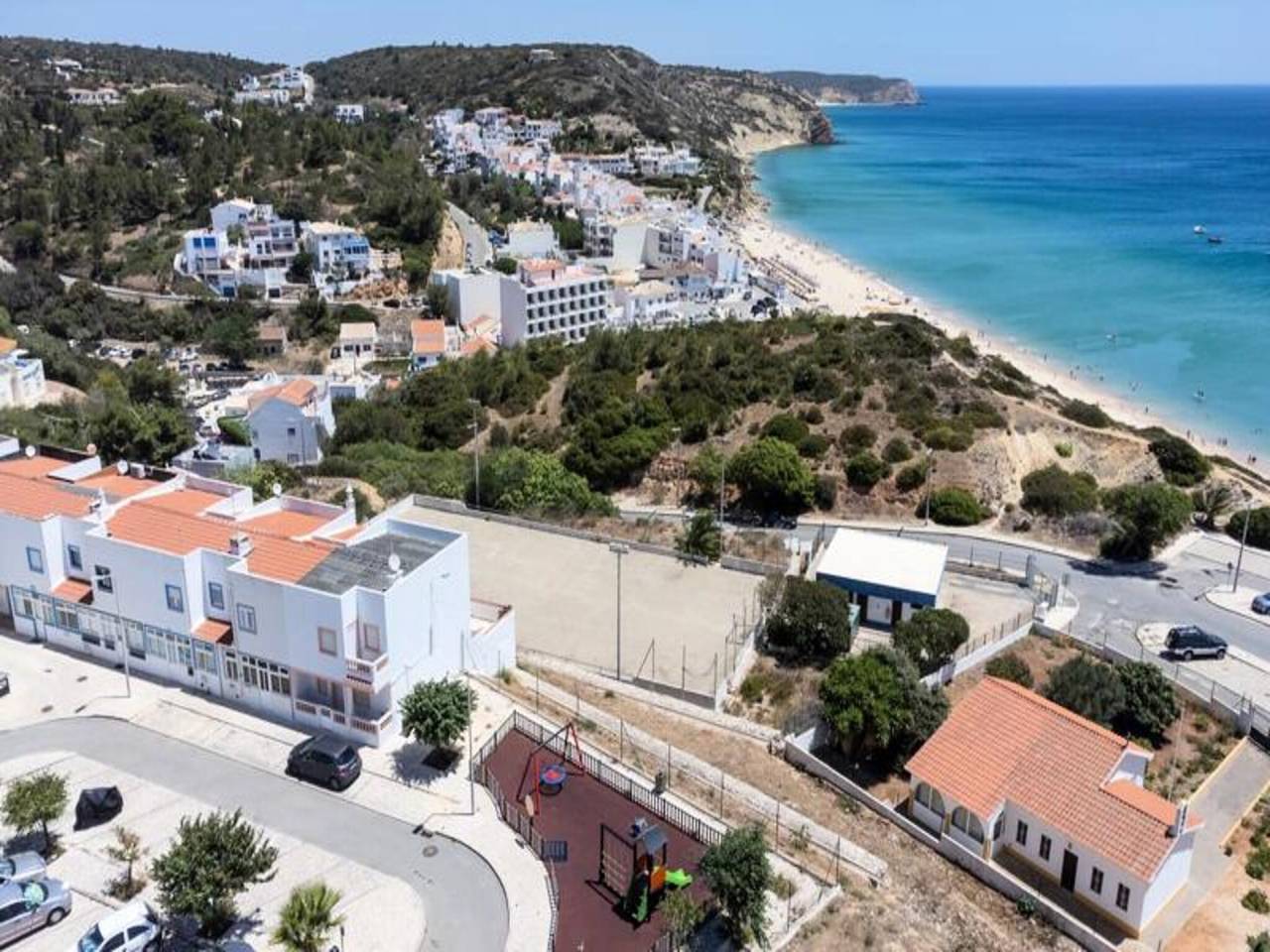 Ganze Wohnung, Haus in Salema mit Atlantikblick in Praia da Salema, Naturpark Südwest-Alentejo und Costa Vicentina