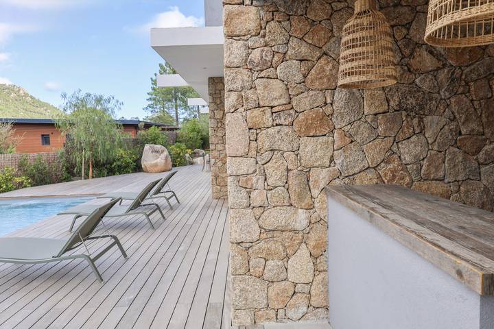 Location de vacances pour 8 personnes, avec Balcon et Terrasse ainsi que Jardin et Piscine à Zonza - 3