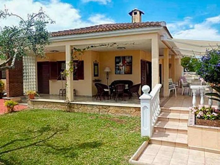 Casa de vacaciones para 6 personas, con Balcón y Terraza además de Jardín y Piscina en Castellón de la Plana